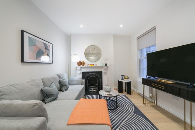 Flat Flat 2, 79, Long Acre, London photo 2