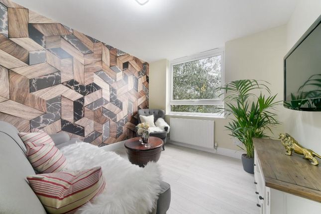 Thumbnail Flat for sale in Willow Tree Close, Earlsfield