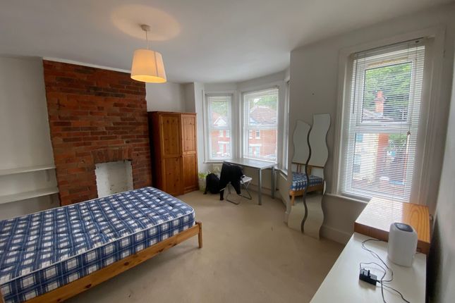 53, Southampton photo 5