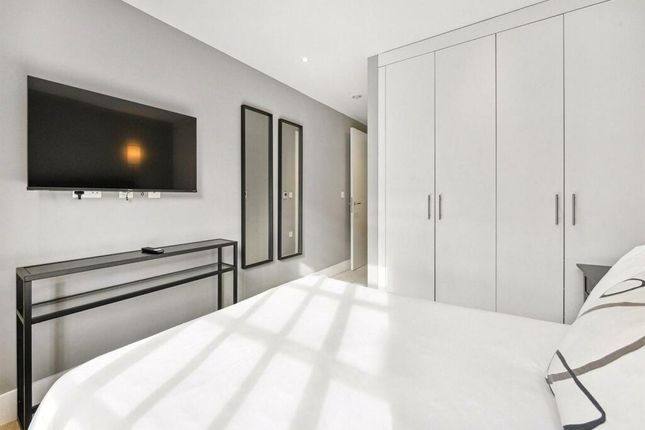 7, Trinity Way, Manchester photo 2