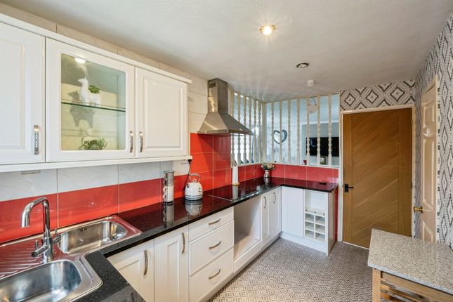17, Frobisher Grove, Rotherham photo 4