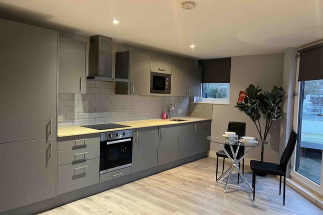 Flat 4, Avenir Heights, Coulsdon photo 4
