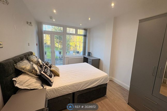 Forty Avenue, Wembley photo 3