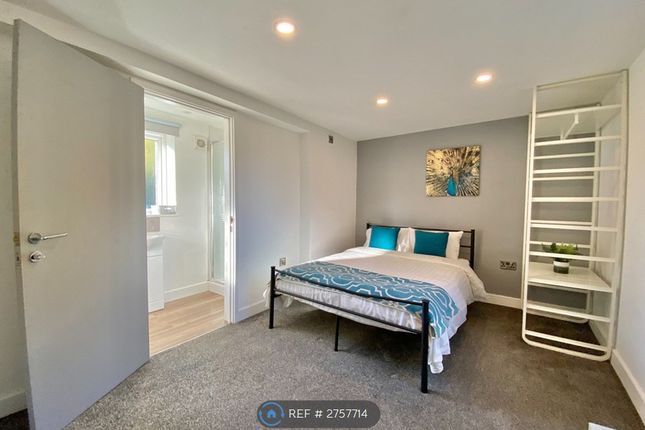 Laburnum Grove, Spalding photo 4