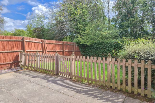 5 Lords Close, Coalville photo 4