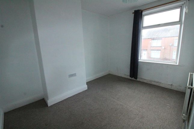 18, Mayfield Terrace, Bradford photo 4