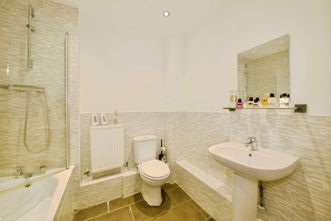 Flat 14, Arc Court,, Maxwell Road, Romford photo 4