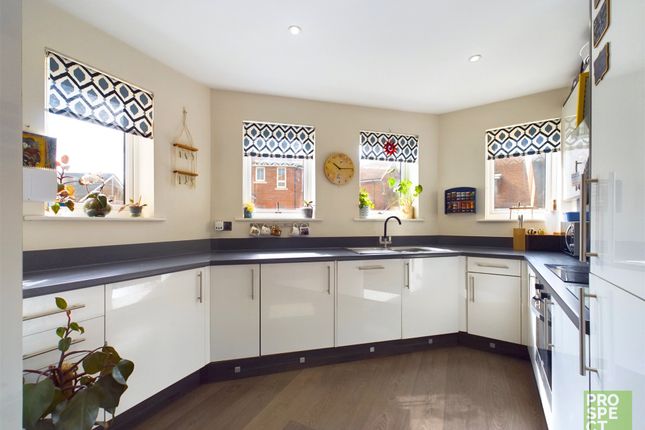 Flat for sale in Raven Drive, Maidenhead, Berkshire