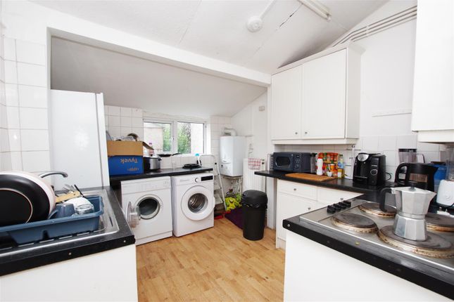 204, County Road, Swindon photo 4