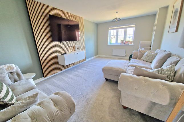 31, Pitchfork Way, Bedford photo 2