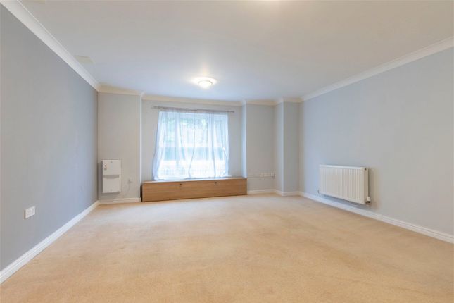 Flat for sale in Annecy Court, Queens Place, Cheltenham