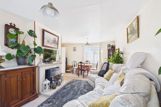 35 Somerset Road, Huntingdon photo 2