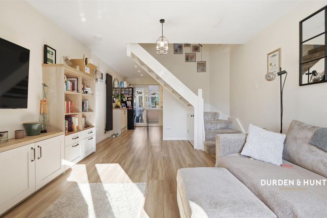 6 Maybury Close, Loughton photo 4