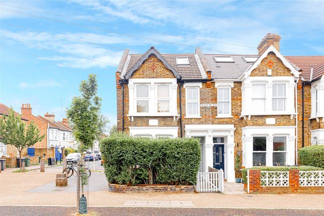 Flat for sale in Oliver Road, Walthamstow, London