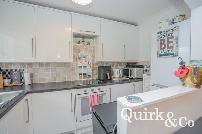 19, Headcorn Close, Basildon photo 4