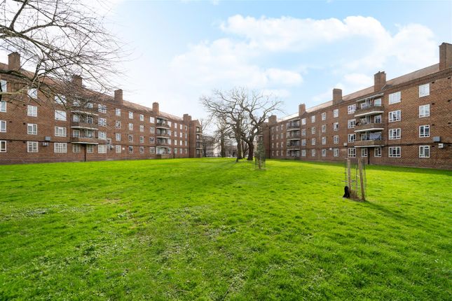 Flat for sale in Markham House, Kingswood Estate, West Dulwich