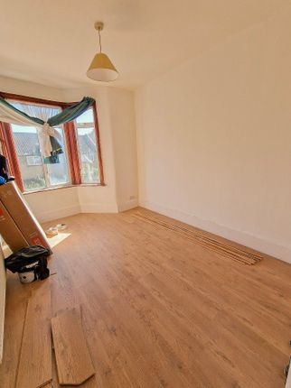 13B, Bushey Road, London photo 3