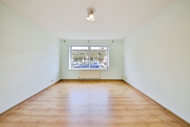 Flat 4, Michelle Court,, Torrington Park, London photo 4
