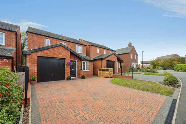8, Sandringham Avenue, Warwickshire photo 2