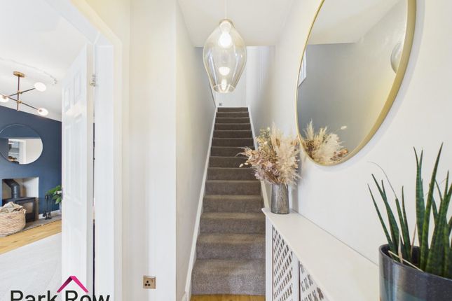 12, Deer Park Court, Leeds photo 2