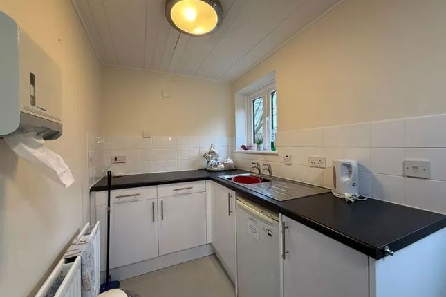 1-bed flat on Flat 15 Dormer Lodge 234, Coulsdon Road, Coulsdon, £35,000