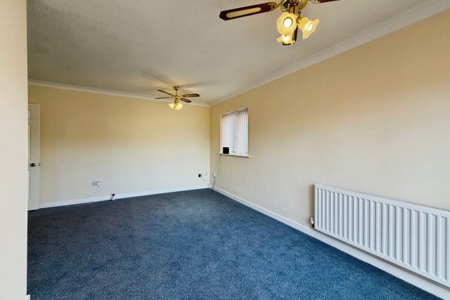 8, Hillside Close, Evesham photo 3