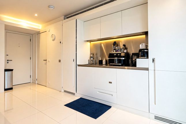 Flat 2004, 3, Pan Peninsula Square, Canary Wharf photo 4
