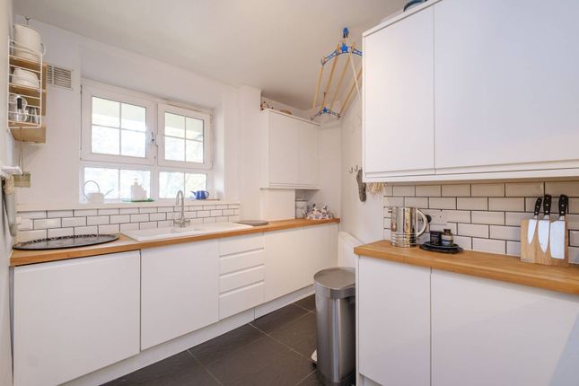 Flat to rent in Watson House, Brixton, London