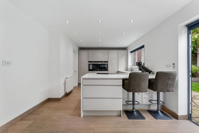 2 Hunts Field Close, Lymm photo 3