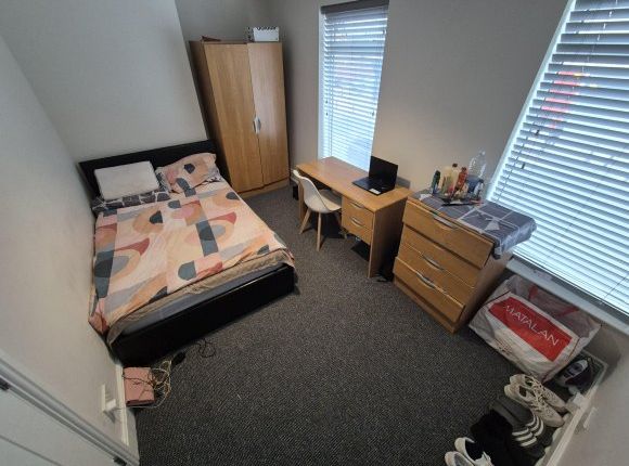 Bedroom 1 (2).Jpg