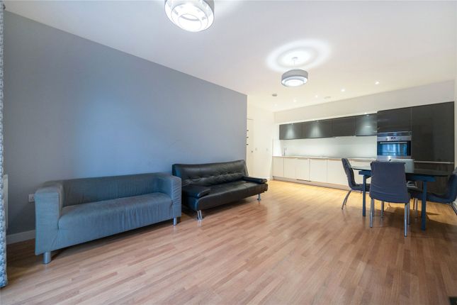 Flat 34, Clovelly Court, 10, Wintergreen Boulevard, West Drayton photo 4