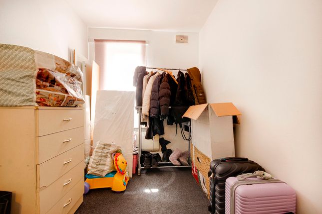 Flat for sale in Magpie Close, Enfield