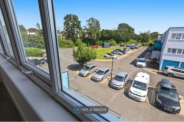 Kent Close, Mitcham photo 3