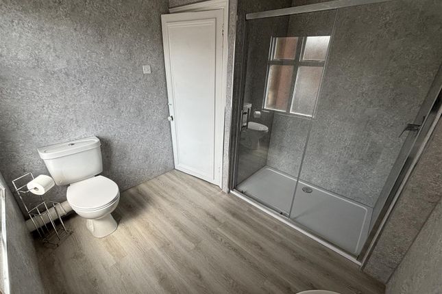 F61Dr-Shower Room.Jpg