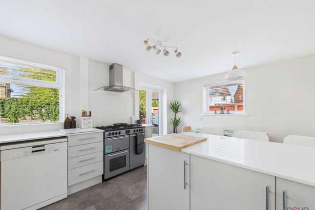 15 Ansell Close, Cheltenham photo 3