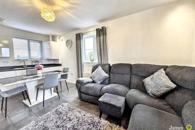 Flat 11, 25, Swan Crescent, Newport photo 2