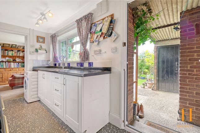 5 Dakyn Drive, Ingatestone photo 4
