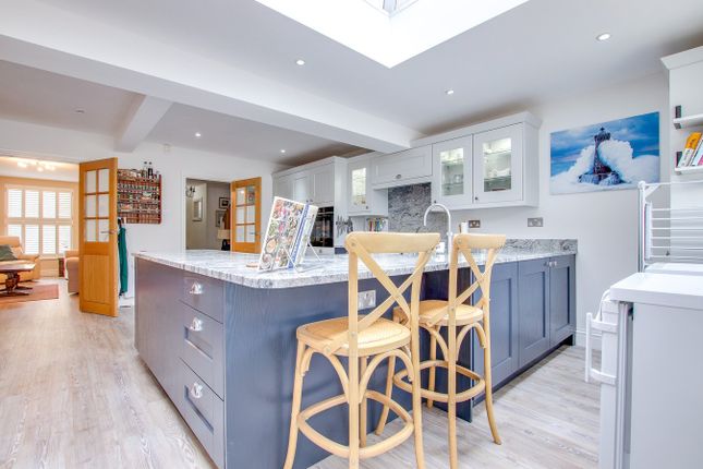 44, Courtenay Place, Lymington photo 4