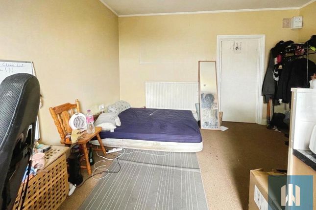 Room 4, 65, Woodhouse Hill, Huddersfield photo 5