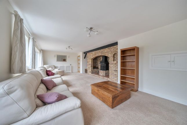 28A, New Road, Aston Clinton photo 4