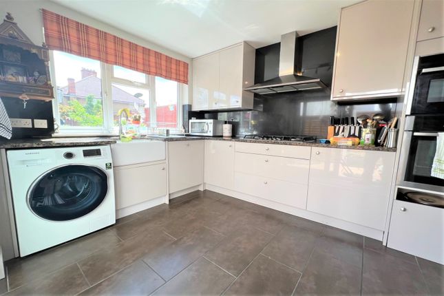 7 Rowantree Road, Winchmore Hill photo 4