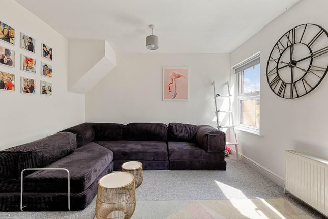 Flat 3, 1, St. Johns Road, London photo 4