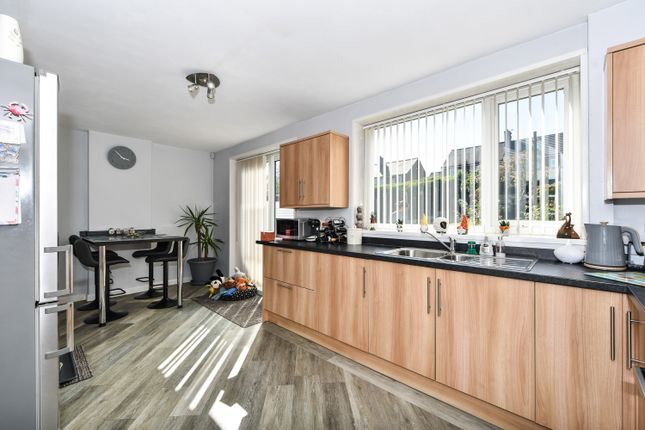 20, Birchwood Avenue, Rotherham photo 4