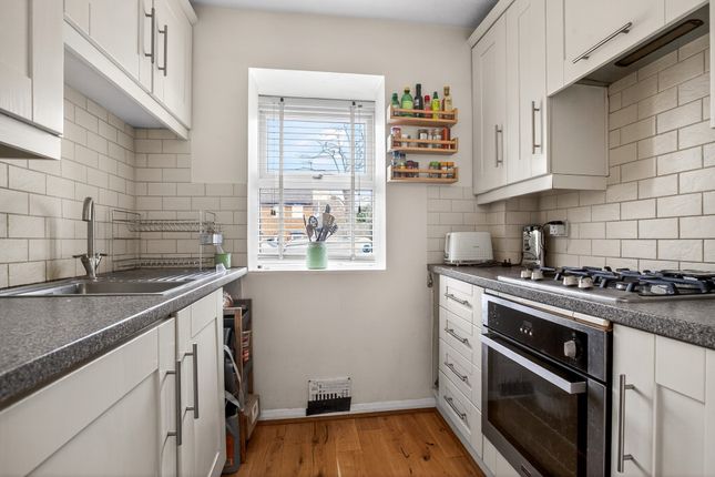 36, Harkness Road, Slough photo 4