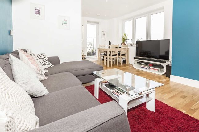 Flat for sale in High Street, Hounslow