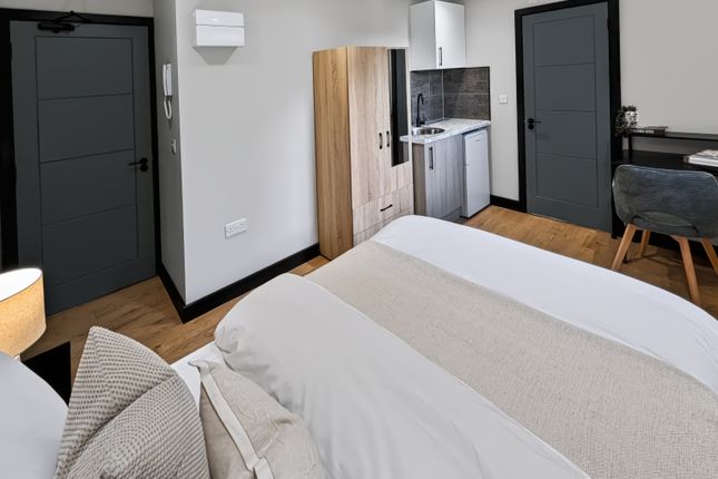 Unit 4 177, Stoke Newington High St, London photo 5