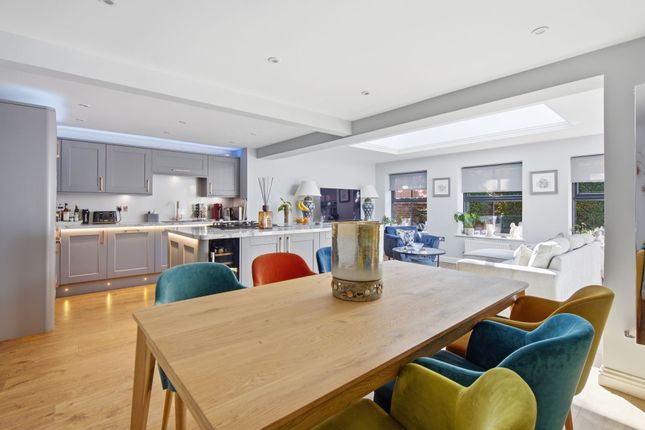 11 Roundshead Drive, Bracknell photo 4