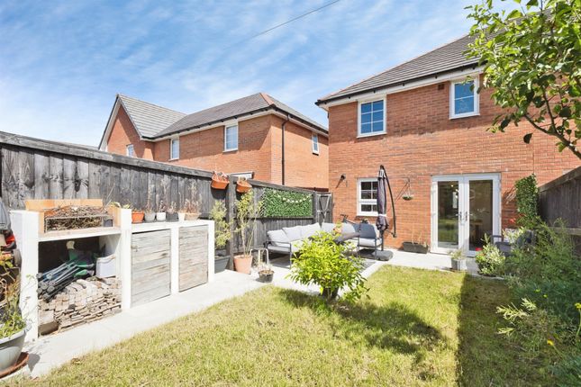 24, Honeycomb Vale, CHARD photo 2