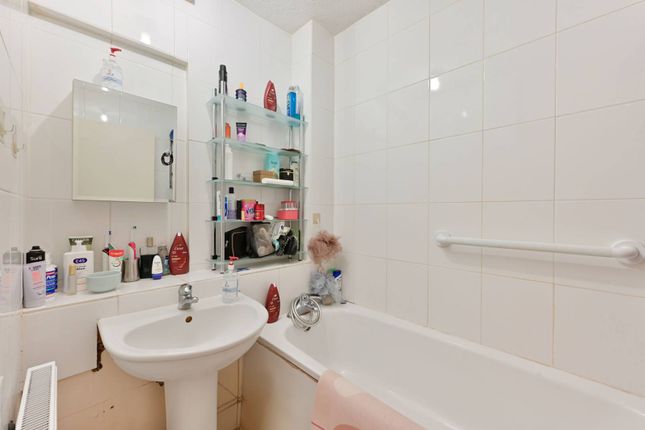 Flat for sale in Ryefield Path, Putney, London