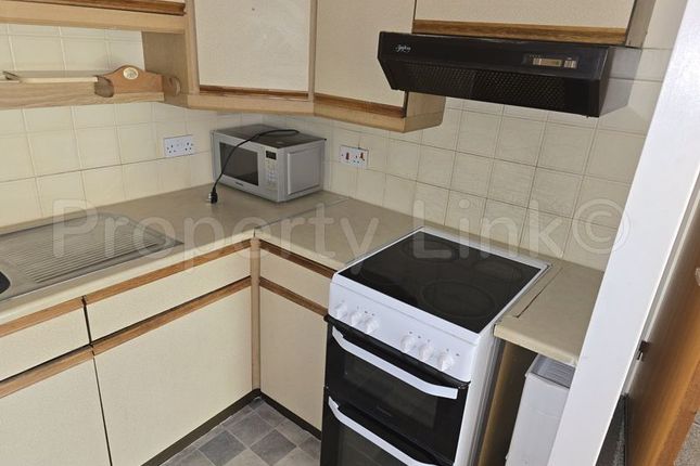 Flat to rent in Pittman Gardens, Ilford